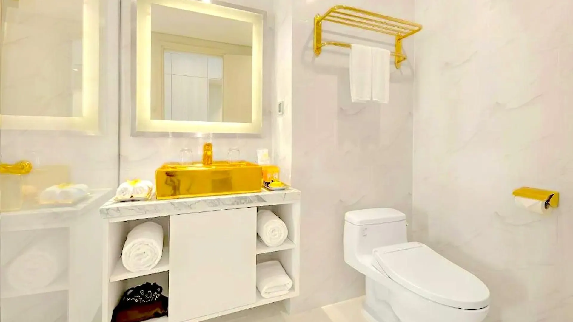 Golden Apartment In Da Nang Bay